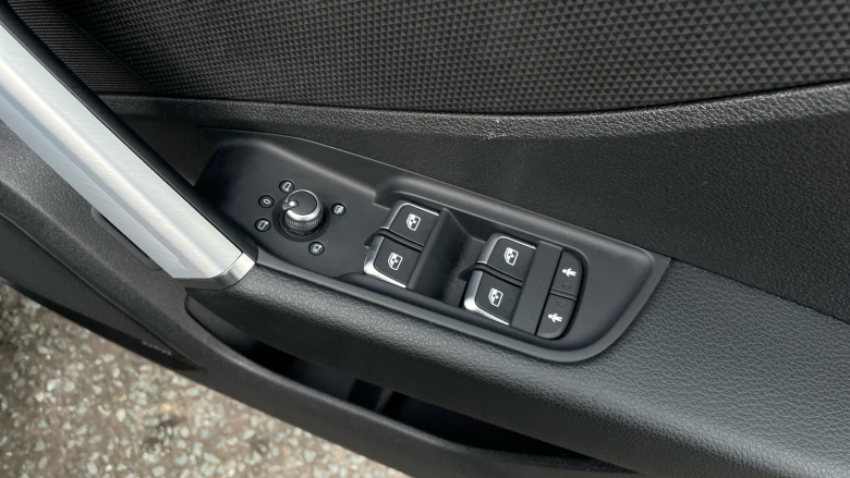 Audi Q2 35 TFSI S Line 5dr S Tronic Petrol Estate